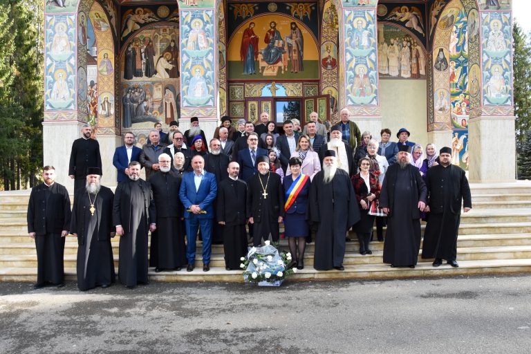 Părintele profesor Mihai Vizitiu, la a 85-a aniversare